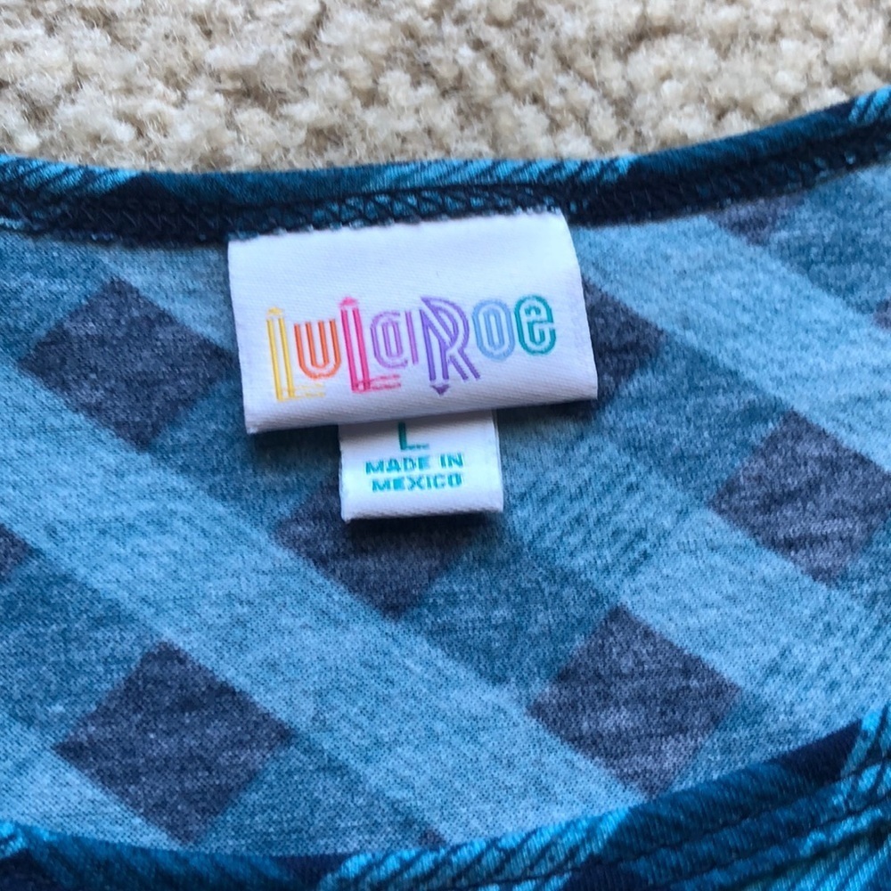 Lularoe Irma Oversized Tunic - Picture 4 of 7